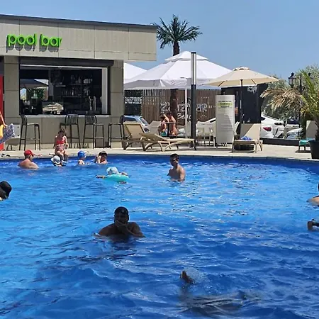 Waterfront - Pool & Langa Plaja Appartement